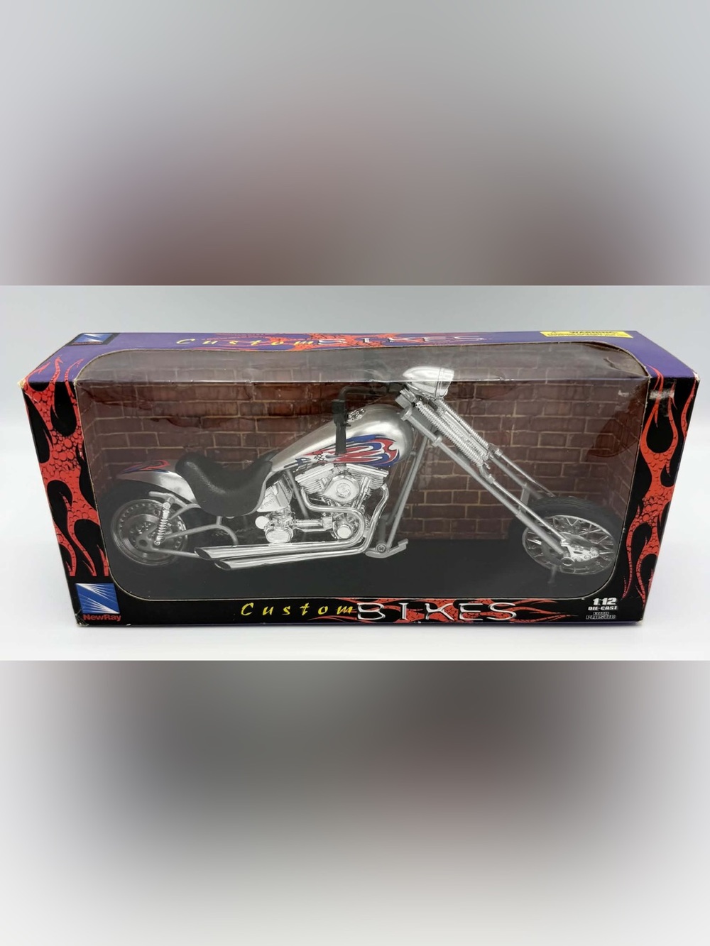 NEWRAY CUSTOM BIKES 1/12 SCALE DIECAST WITH PLASTIC MOTORCYCLE 2004